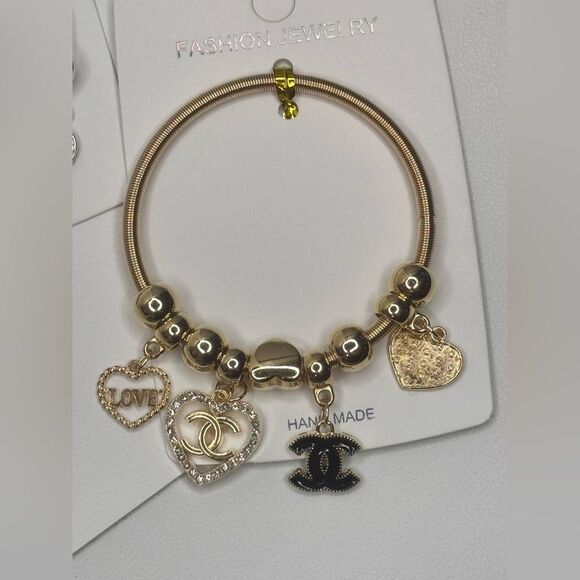 Fashion Jewelry Gold Tone Sparkling Heart
Charm Black charm Stretch Bracelet - Picture 1 of 5